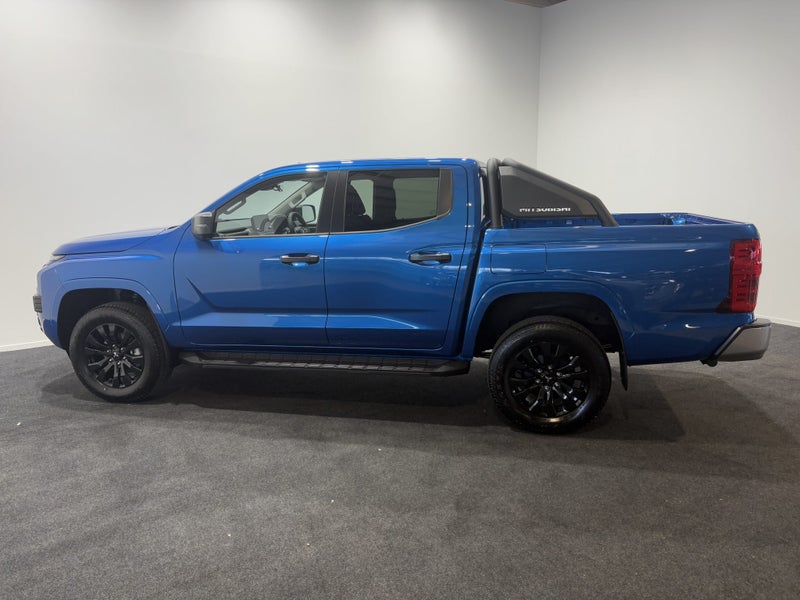2025 Mitsubishi Triton DC WS 2.4D GLXS 4WD 6AT image 3