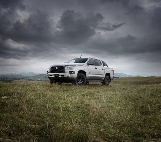 2025 Mitsubishi Triton DC WS 2.4D GLXS 4WD 6AT image 1