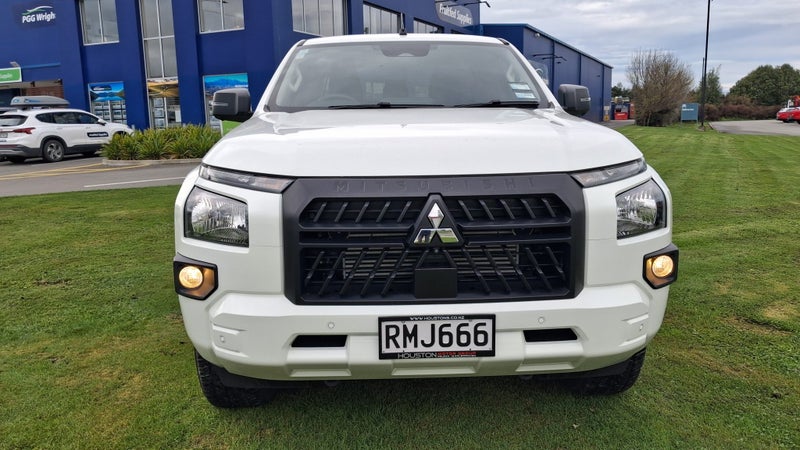 2025 Mitsubishi Triton DC WS 2.4D GLXS 4WD 6AT image 2