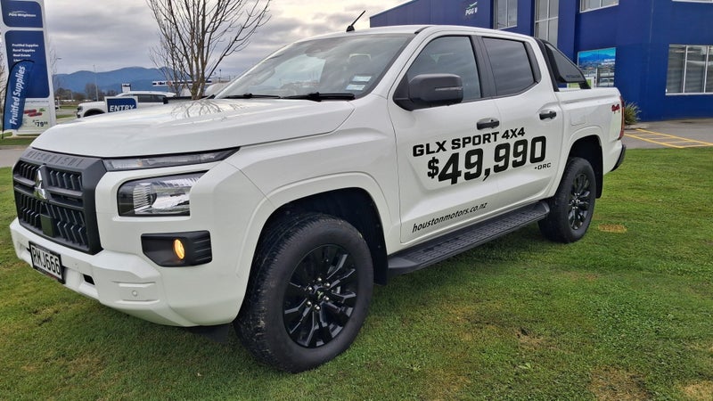 2025 Mitsubishi Triton DC WS 2.4D GLXS 4WD 6AT image 5