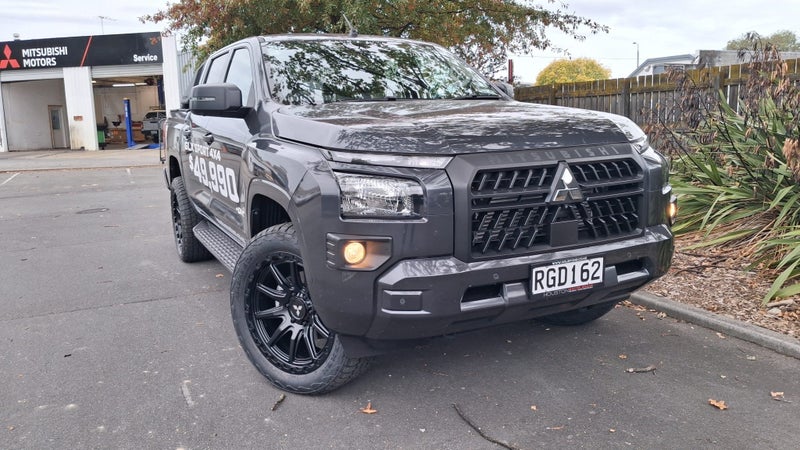 2025 Mitsubishi Triton DC WS 2.4D GLXS 4WD 6AT image 2
