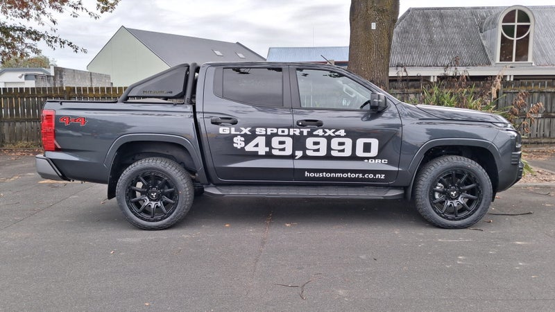 2025 Mitsubishi Triton DC WS 2.4D GLXS 4WD 6AT image 4