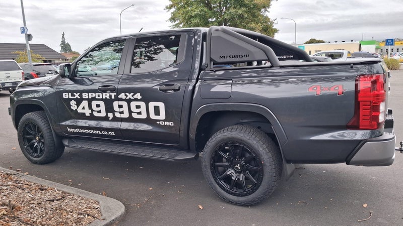 2025 Mitsubishi Triton DC WS 2.4D GLXS 4WD 6AT image 5