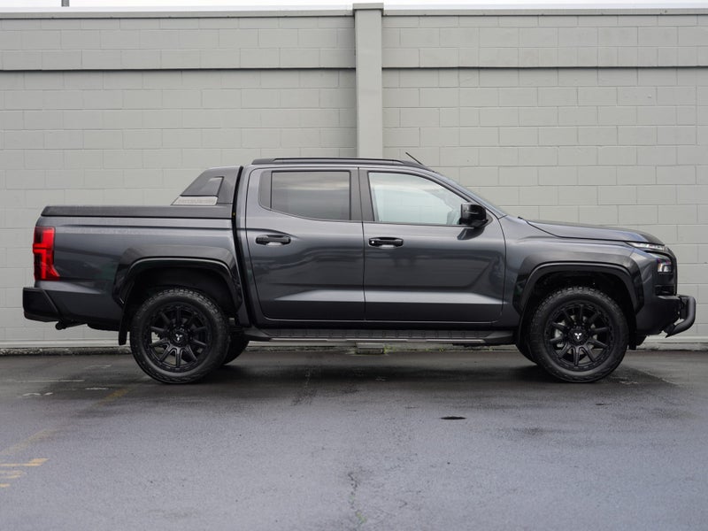 2025 Mitsubishi Triton DC WS 2.4D GSR 4WD image 2