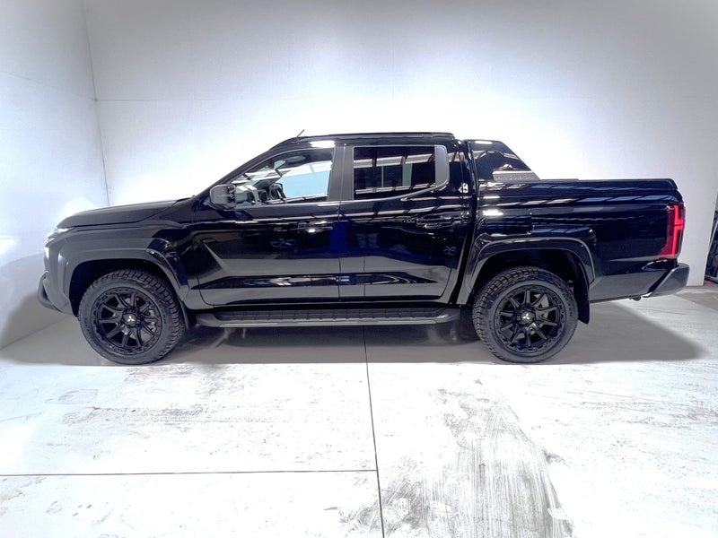 2025 Mitsubishi Triton DC WS 2.4D GSR 4WD image 4