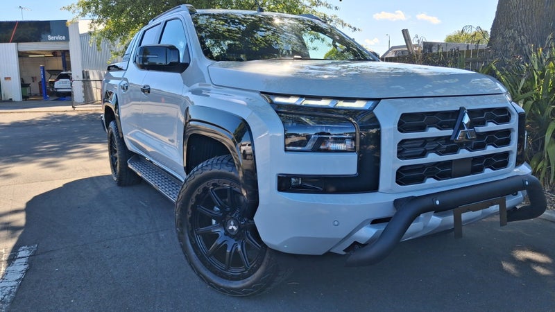 2025 Mitsubishi Triton DC WS 2.4D GSR 4WD 6AT image 1