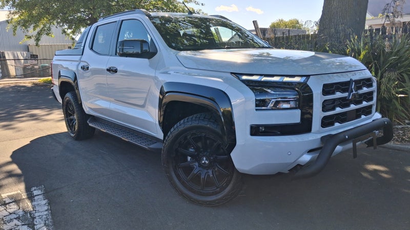 2025 Mitsubishi Triton DC WS 2.4D GSR 4WD 6AT image 2