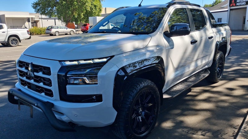 2025 Mitsubishi Triton DC WS 2.4D GSR 4WD 6AT image 5