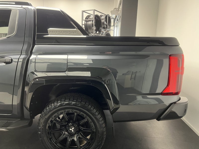 2025 Mitsubishi Triton DC WS 2.4D GSR 4WD 6AT image 5