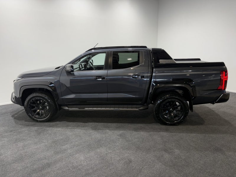 2025 Mitsubishi Triton DC WS 2.4D GSR 4WD 6AT image 4