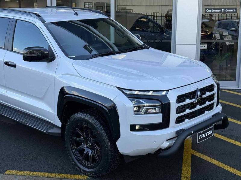 2025 Mitsubishi Triton DC WS 2.4D GSR 4WD 6AT -... image 2