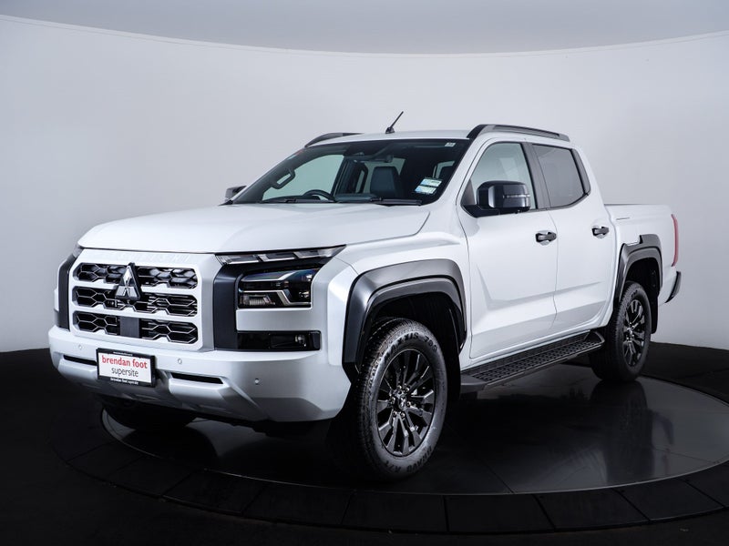 2025 Mitsubishi Triton DC WS 2.4D VRX 4WD 6AT image 3