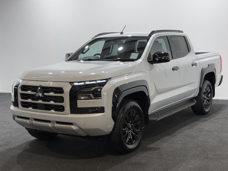 2025 Mitsubishi Triton DC WS 2.4D VRX 4WD 6AT image 3