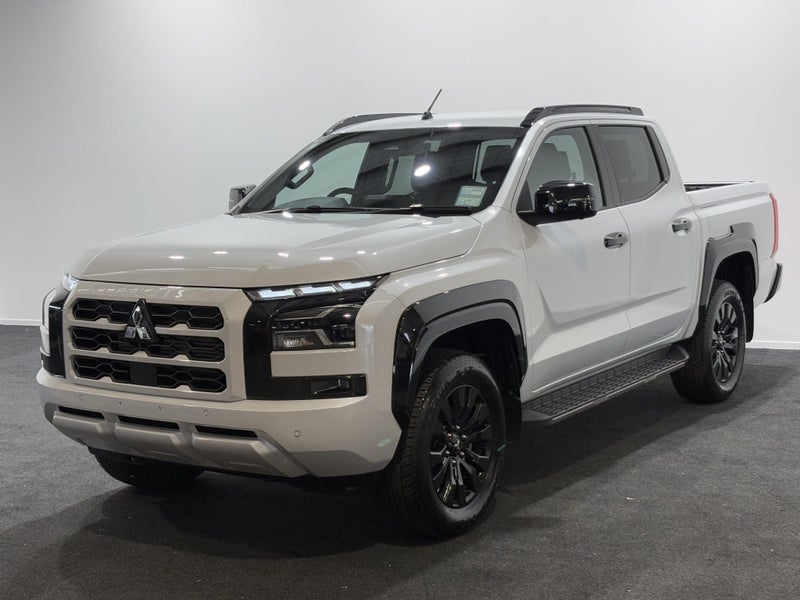 2025 Mitsubishi Triton DC WS 2.4D VRX 4WD 6AT image 3