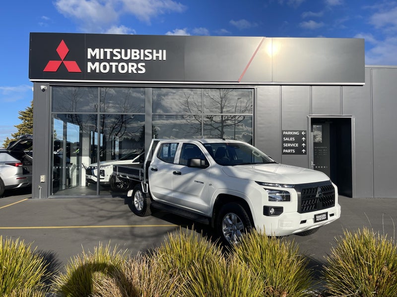 2025 Mitsubishi Triton Double Cab Chassis GLX 4... image 2