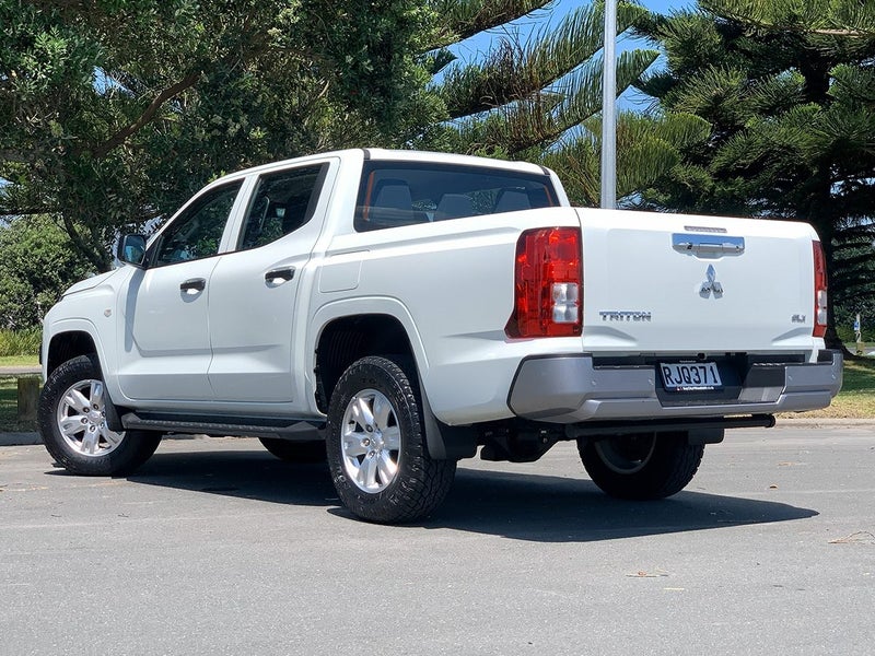 2025 Mitsubishi Triton GLX 2.4L Bi-Turbo Diesel image 2