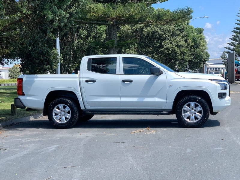 2025 Mitsubishi Triton GLX 2.4L Bi-Turbo Diesel image 3