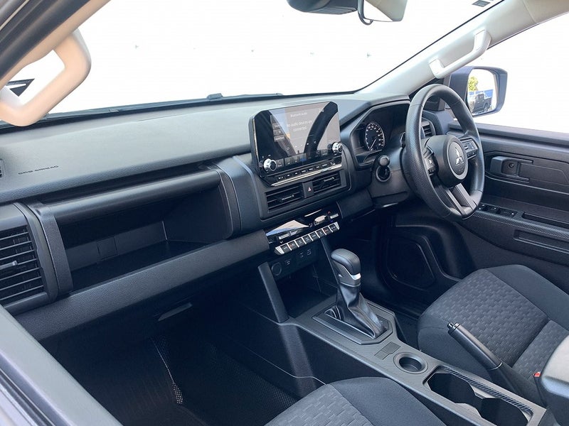 2025 Mitsubishi Triton GLX 2.4L Bi-Turbo Diesel image 4