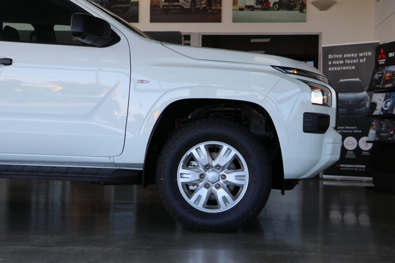 2025 Mitsubishi Triton GLX 2WD Automatic image 5
