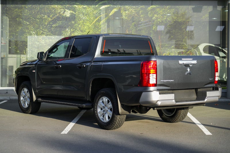 2025 Mitsubishi Triton GLX 2WD DIESEL BI-TURBO UTE image 2