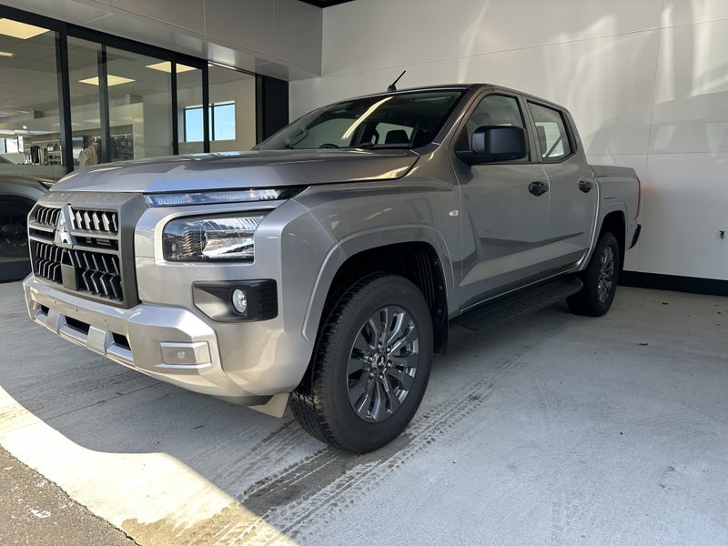 2025 Mitsubishi Triton GLX 4WD image 4