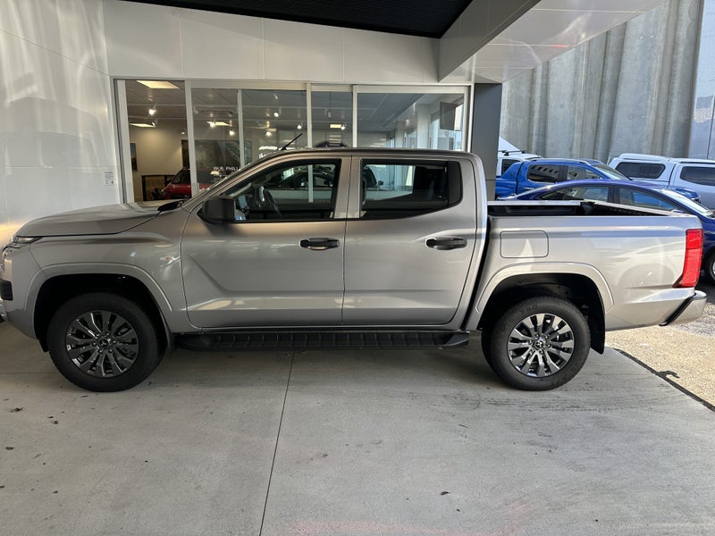 2025 Mitsubishi Triton GLX 4WD image 5