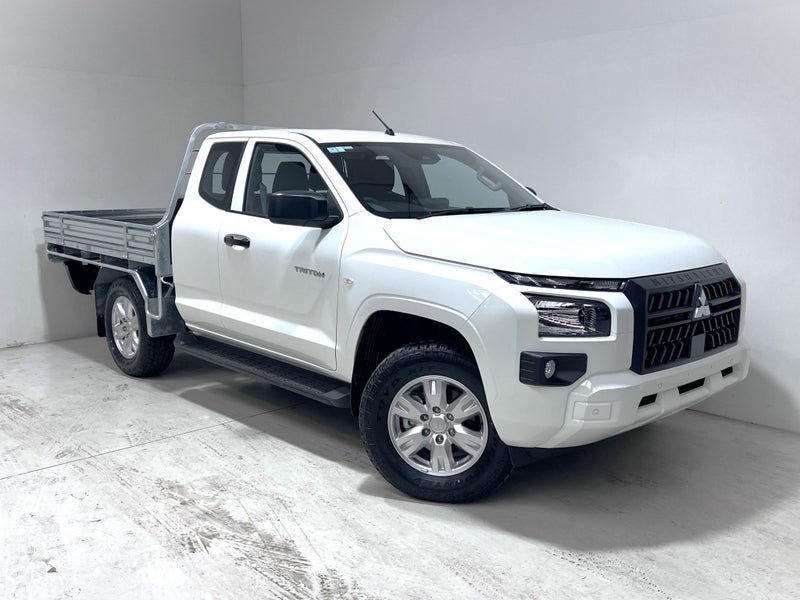 2025 Mitsubishi Triton GLX 4WD 2. 6AT - Club Ca... image 1