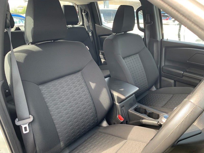 2025 Mitsubishi Triton GLX 4WD 2.4L Bi-Turbo Di... image 3