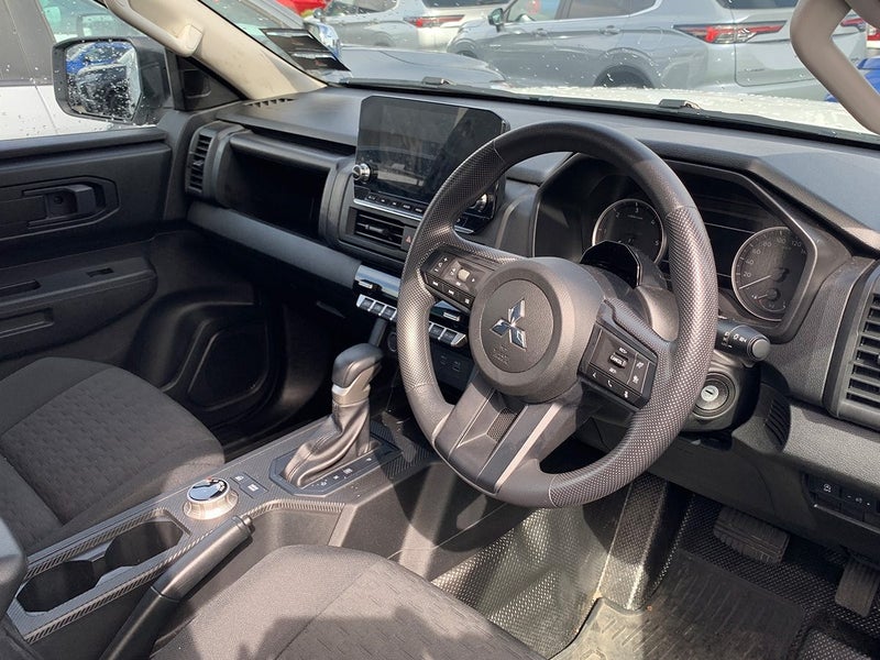 2025 Mitsubishi Triton GLX 4WD 2.4L Bi-Turbo Di... image 4