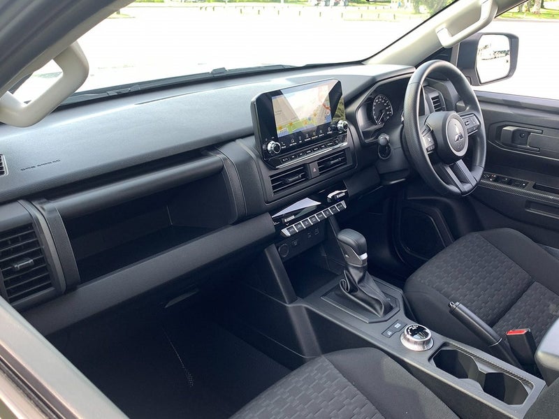 2025 Mitsubishi Triton GLX 4WD 2.4L Bi-Turbo Di... image 3