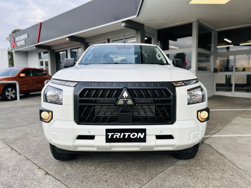 2025 Mitsubishi Triton GLX 4WD - image 3