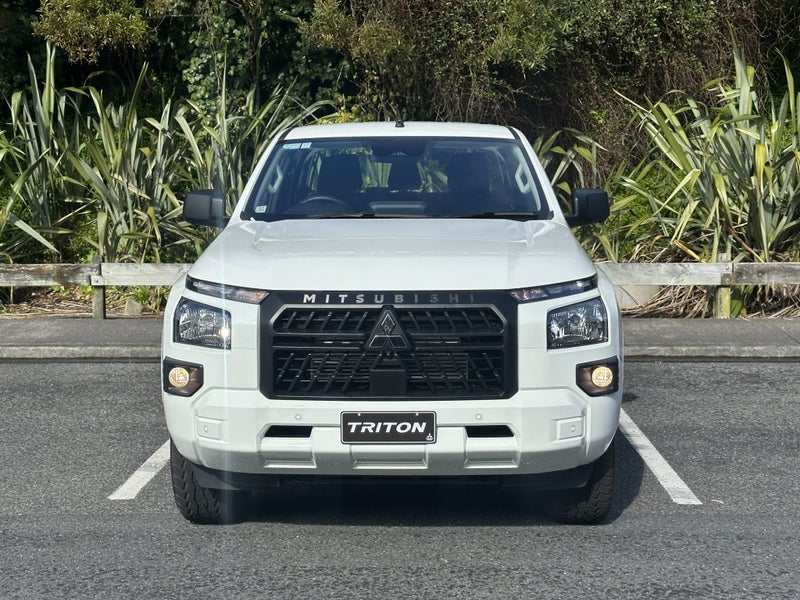 2025 Mitsubishi Triton GLX 4WD image 3
