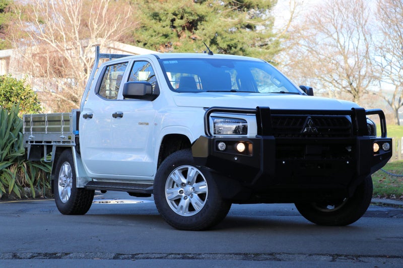 2025 Mitsubishi Triton GLX 4WD AUTO FLAT DECK image 1