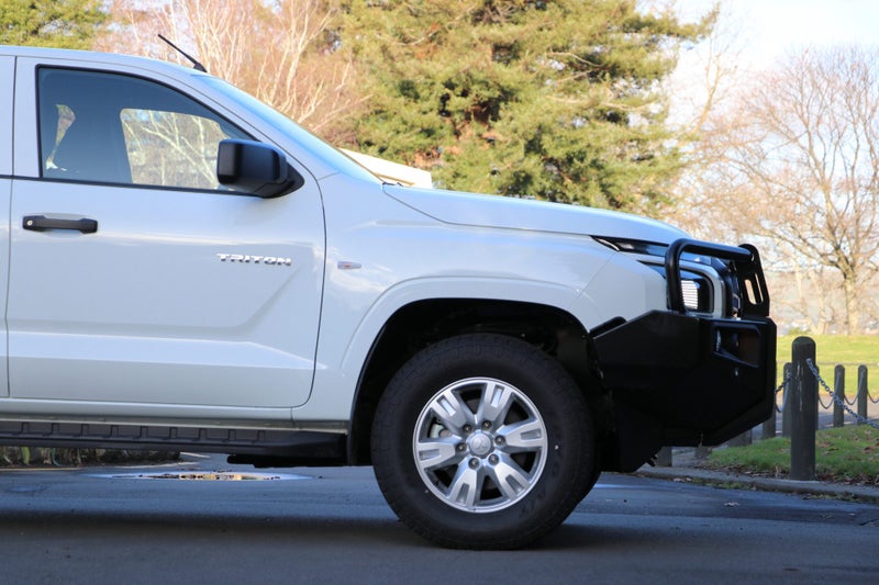 2025 Mitsubishi Triton GLX 4WD AUTO FLAT DECK image 5