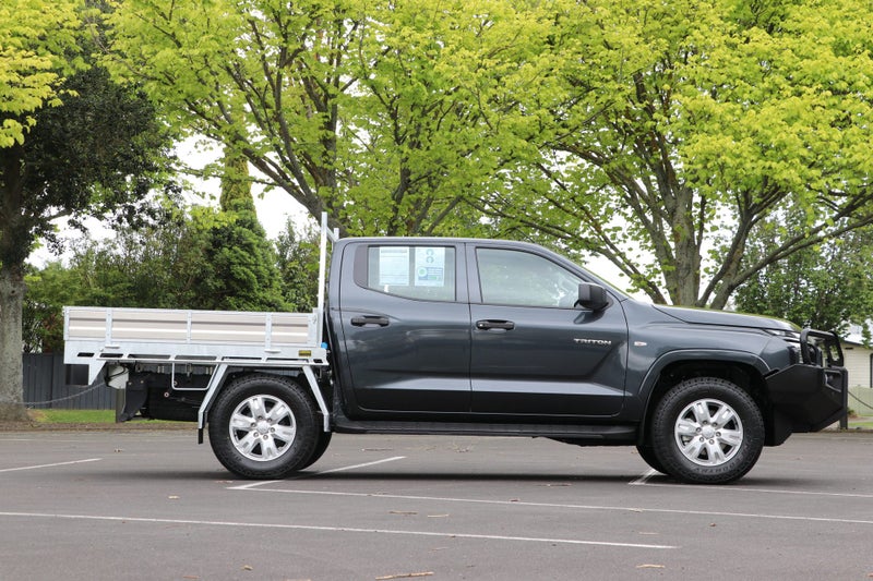 2025 Mitsubishi Triton GLX 4WD AUTO FLAT DECK image 3