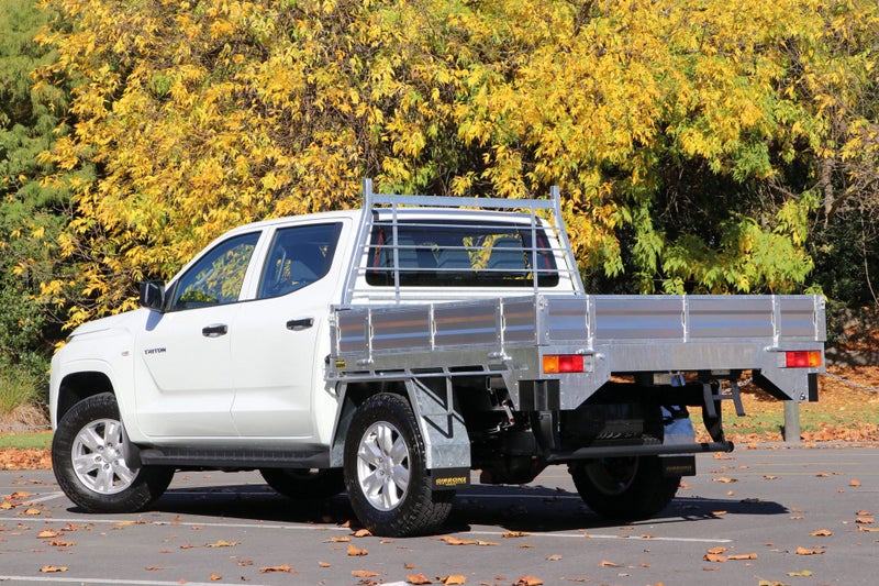 2025 Mitsubishi Triton GLX 4WD AUTO FLAT DECK image 2
