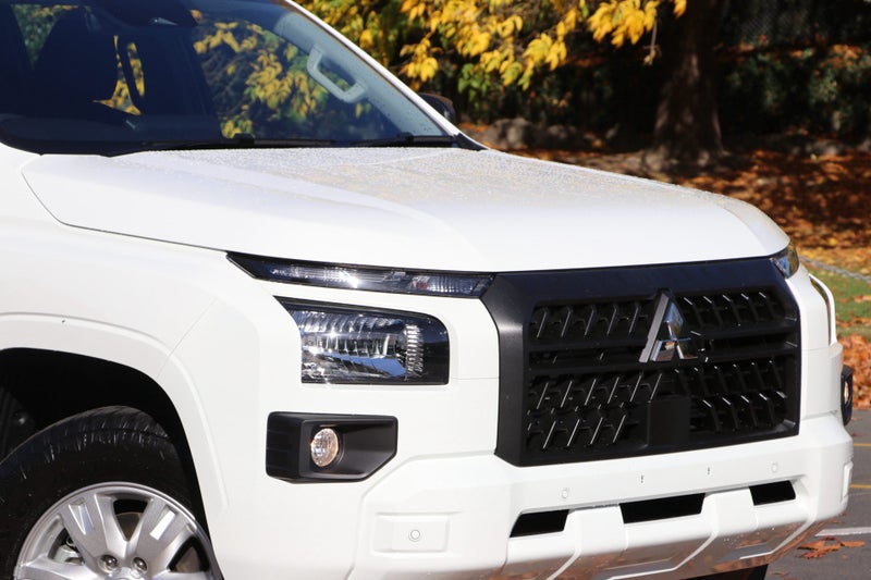 2025 Mitsubishi Triton GLX 4WD AUTO FLAT DECK image 5
