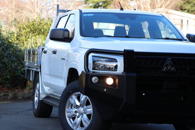 2025 Mitsubishi Triton GLX 4WD AUTO FLAT DECK image 3