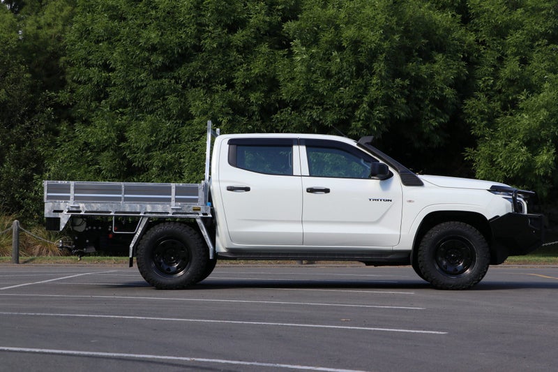 2025 Mitsubishi Triton GLX 4WD AUTO FLAT DECK image 3