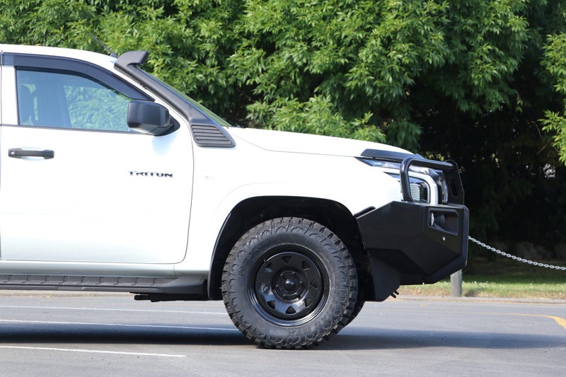 2025 Mitsubishi Triton GLX 4WD AUTO FLAT DECK image 4