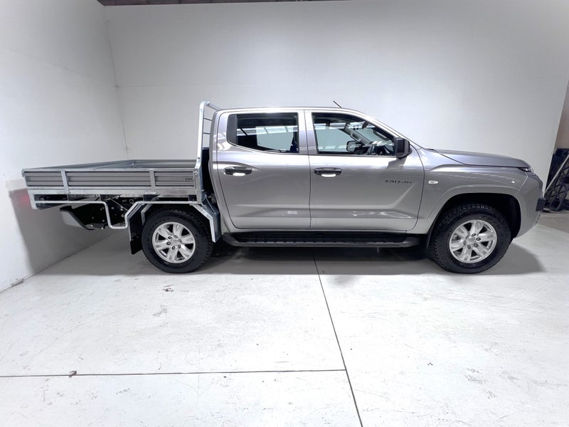 2025 Mitsubishi Triton GLX 4WD AUTO - Incl Flat... image 3