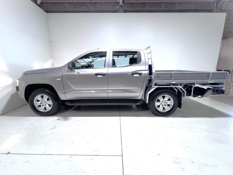 2025 Mitsubishi Triton GLX 4WD AUTO - Incl Flat... image 4