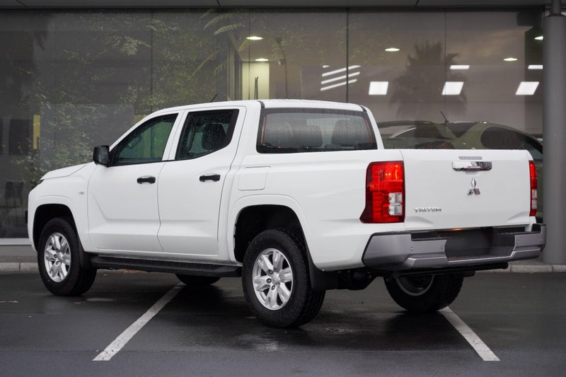2025 Mitsubishi Triton GLX 4WD DIESEL BI-TURBO UTE image 3
