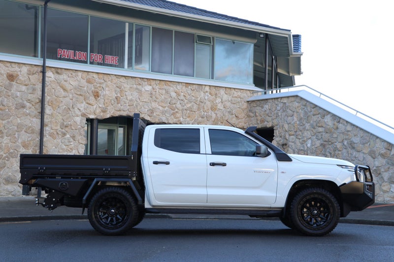 2025 Mitsubishi Triton GLX 4WD FLAT DECK DOUBLE... image 4