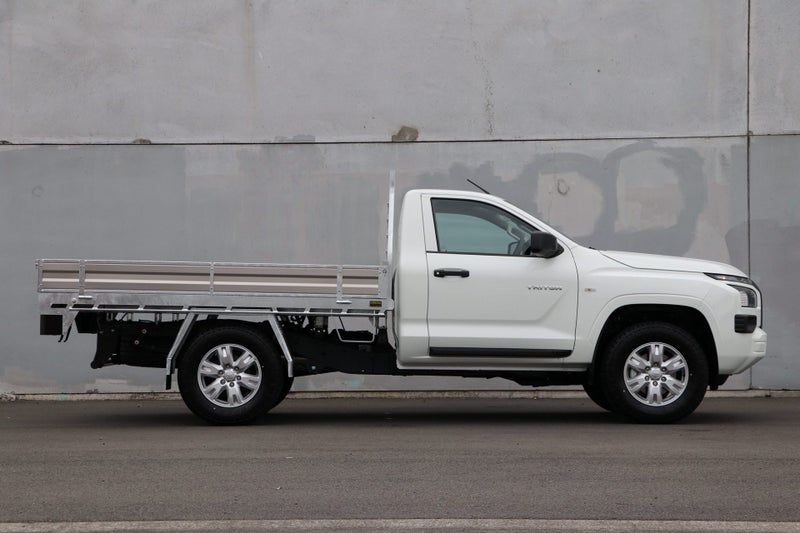 2025 Mitsubishi Triton GLX 4WD FLAT DECK SINGLE... image 3