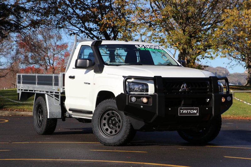 2025 Mitsubishi Triton GLX 4WD FLAT DECK SINGLE... image 1