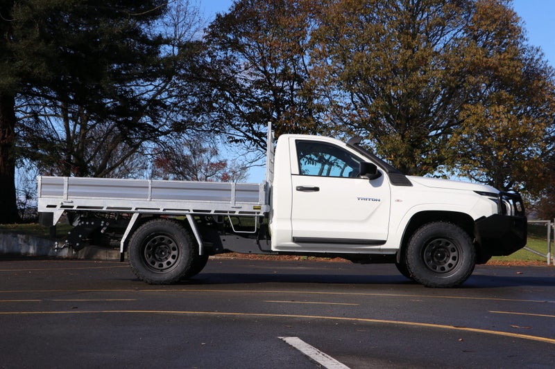 2025 Mitsubishi Triton GLX 4WD FLAT DECK SINGLE... image 5