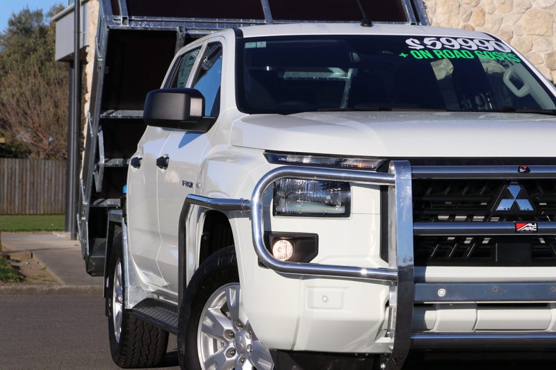 2025 Mitsubishi Triton GLX 4WD FLAT DECK TIPPER image 3