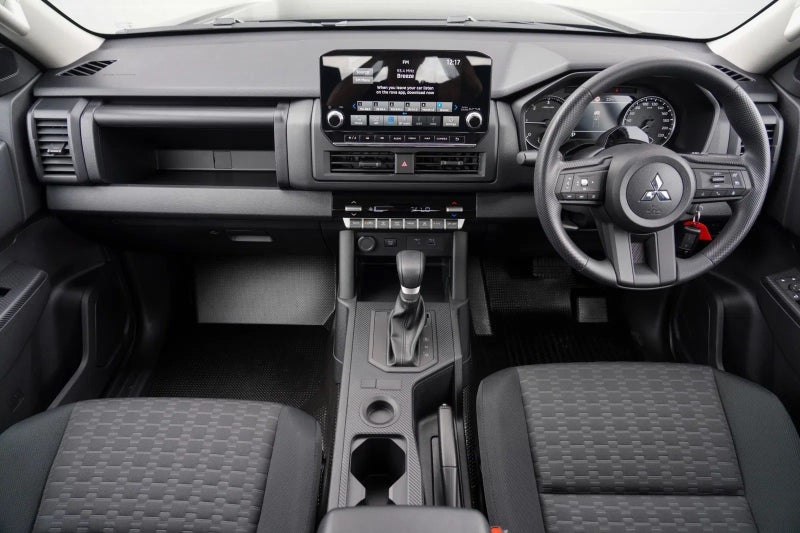2025 Mitsubishi Triton GLX 4x4 image 3