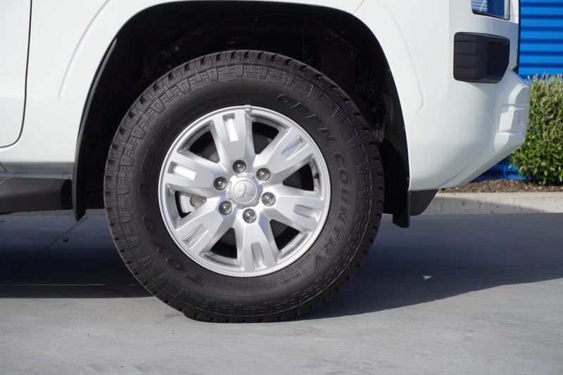 2025 Mitsubishi Triton GLX 4x4 Cab Chassi image 4